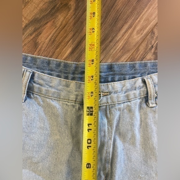 - Floerns  woman’s ripped raw hem high waisted demon shorts - Picture 5 of 9